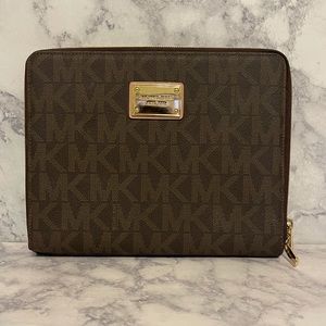 ⬇️PRICE DROP⬇️✨Michael Kors✨ iPad Case